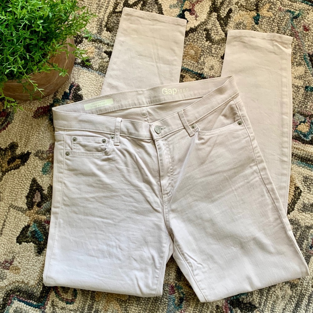 ✨GAP size 29R white/stone true skinny jeans.